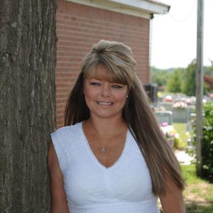 Meet your Posher, Debbie